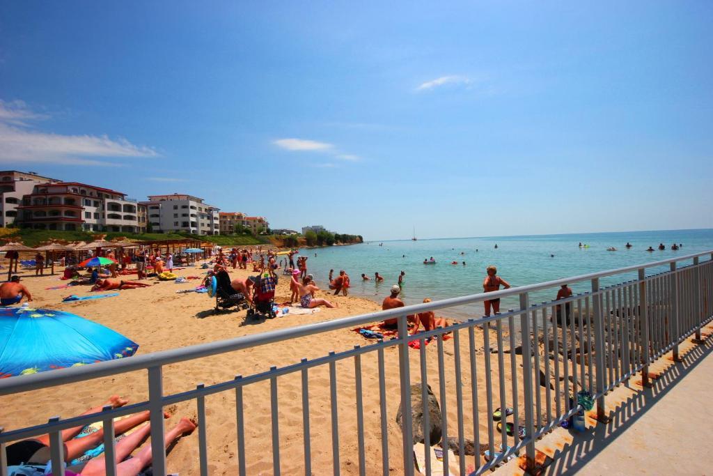 Menada Luxor Apartments Sveti Vlas Eksteriør billede